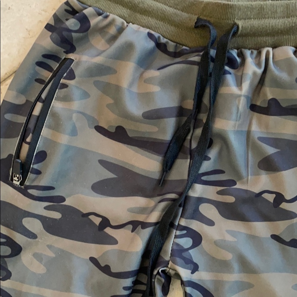Joggers - Picture 2 of 4